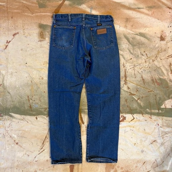 Vintage dark wash wrangler jeans Measure 32x28 - Picture 4 of 6